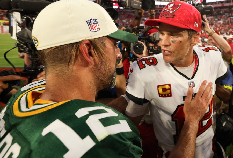 Buccaneers quarterback Tom Brady, right, and Packers counterpart Aaron Rodgers are both 3-4 through seven weeks of the 2022 season.