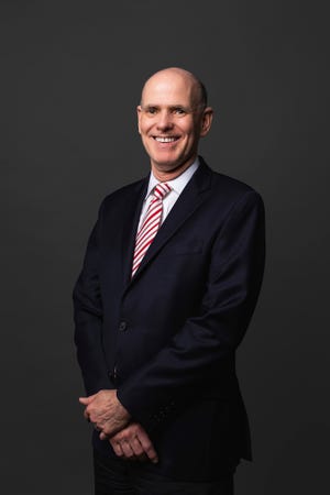 Bill Abbott ซึ่งเคยเป็นที่ Hallmark ปัจจุบันดำรงตำแหน่งประธานและ CEO ของ Great American Media