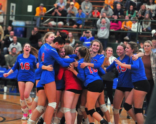 Tuslaw celebrates its district semifinal win over Smithville.