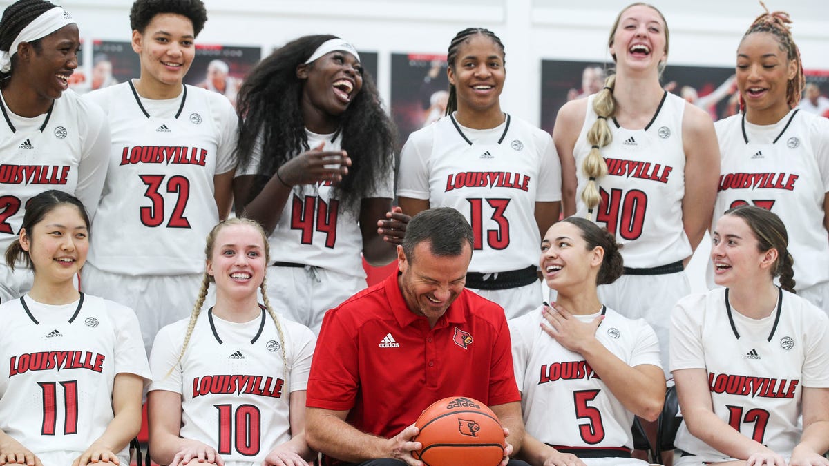 Louisville women's 202223 basketball team practices on Media Day