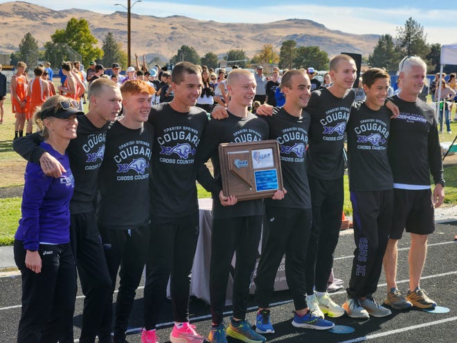 Spanish Springs ganó el título del equipo regional 5A masculino.