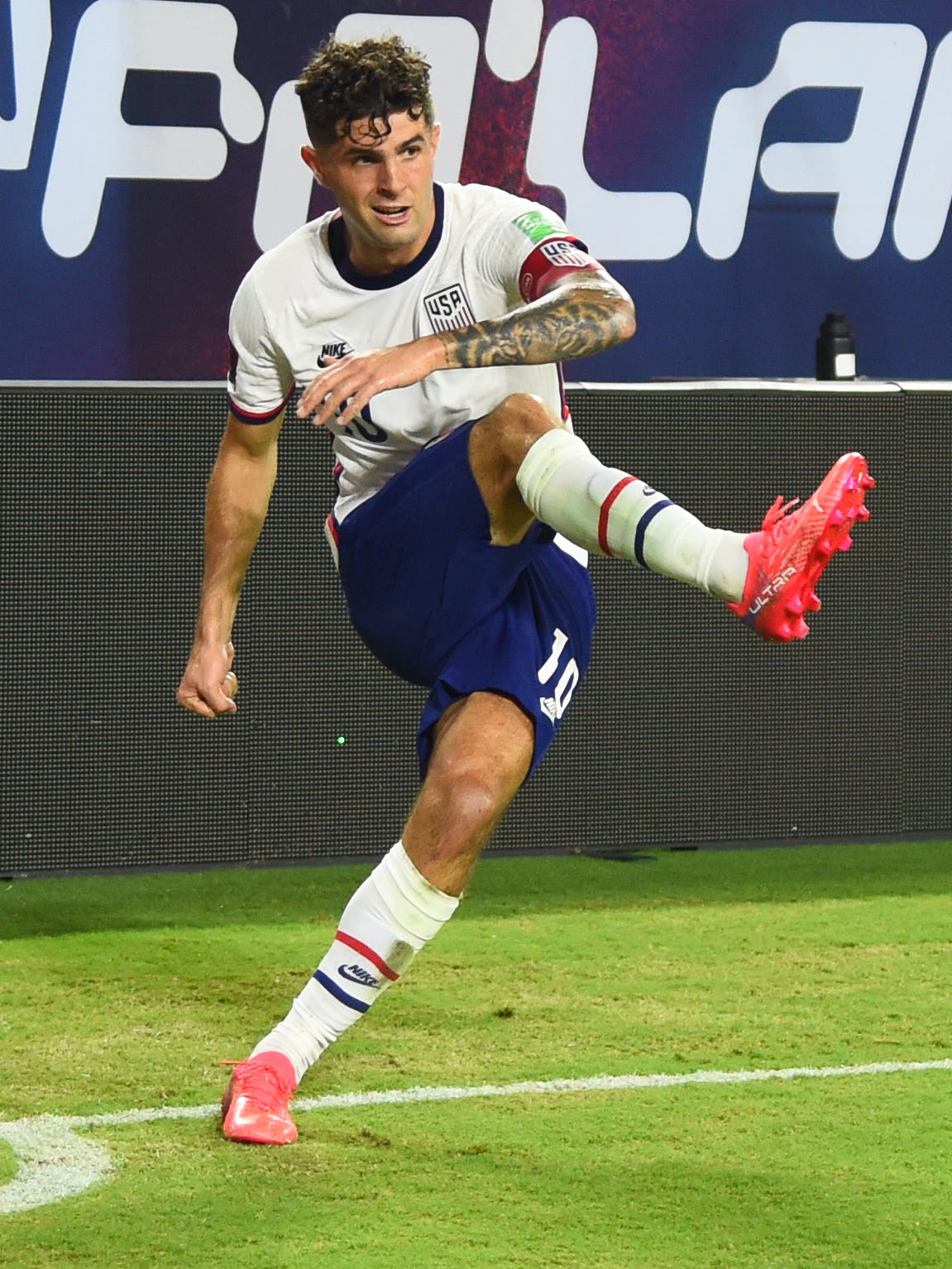 An action image of Christian Pulisic  playing soccer.
