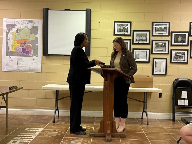 Ranlo Town Commissioner Robin Conner, left, is sworn in by Town Clerk Sarah Rowan on Oct. 13, 2022.