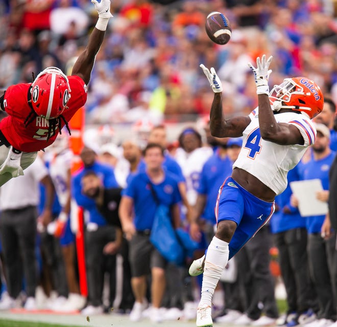Florida Gators wide receiver Justin Shorter (4) haul in a huge pass reception in the first half gains the Bulldogs at TIAA Bank Field in Jacksonville, FL on Saturday, October 29, 2022. [Doug Engle/Gainesville Sun]
