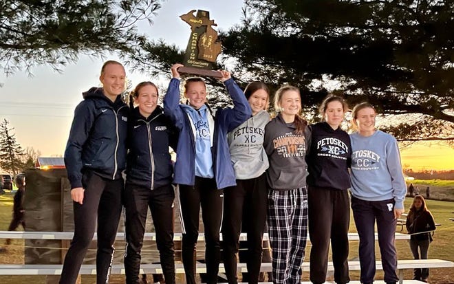 The Petoskey girls' cross country team pulled in yet another regional championship Saturday at Remus Chippewa Hills, sending them to the Division 2 state finals as a team.