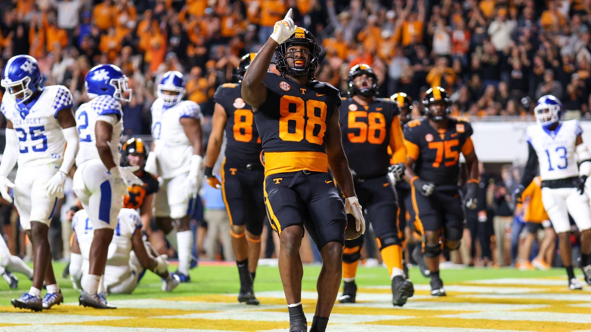Tennessee tight end Princeton Fant (88) reacts after scoring a touchdown against Kentucky during the first half at Neyland Stadium.