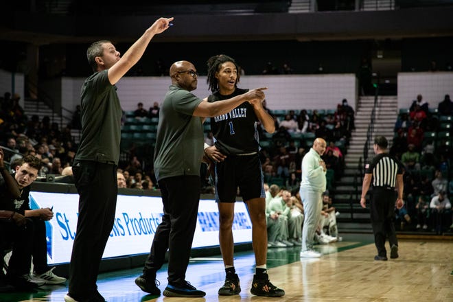 New Grand Valley State head coach Cornell Mann, center, coaches freshman Britain Harris (1) during the Lakers' exhibition game Thursday at Eastern Michigan.