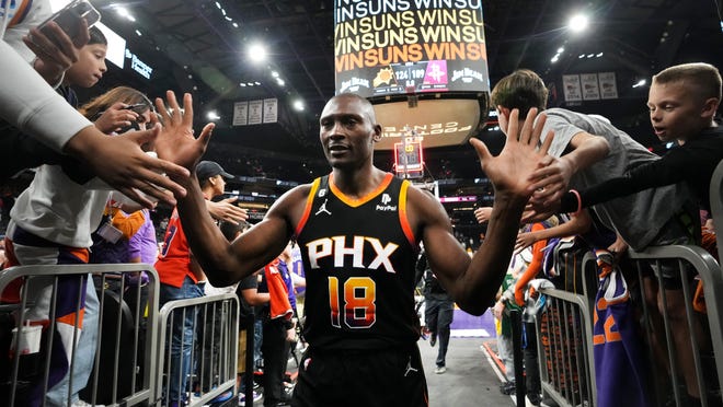Bangku Phoenix Suns membuat pernyataan dalam kemenangan kandang atas Houston Rockets