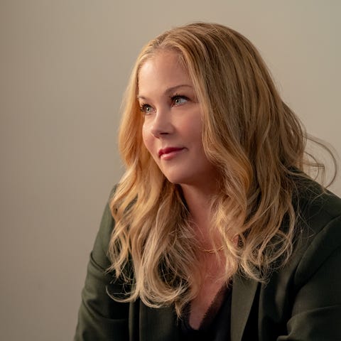 DEAD TO ME - CHRISTINA APPLEGATE as JEN HARDING in