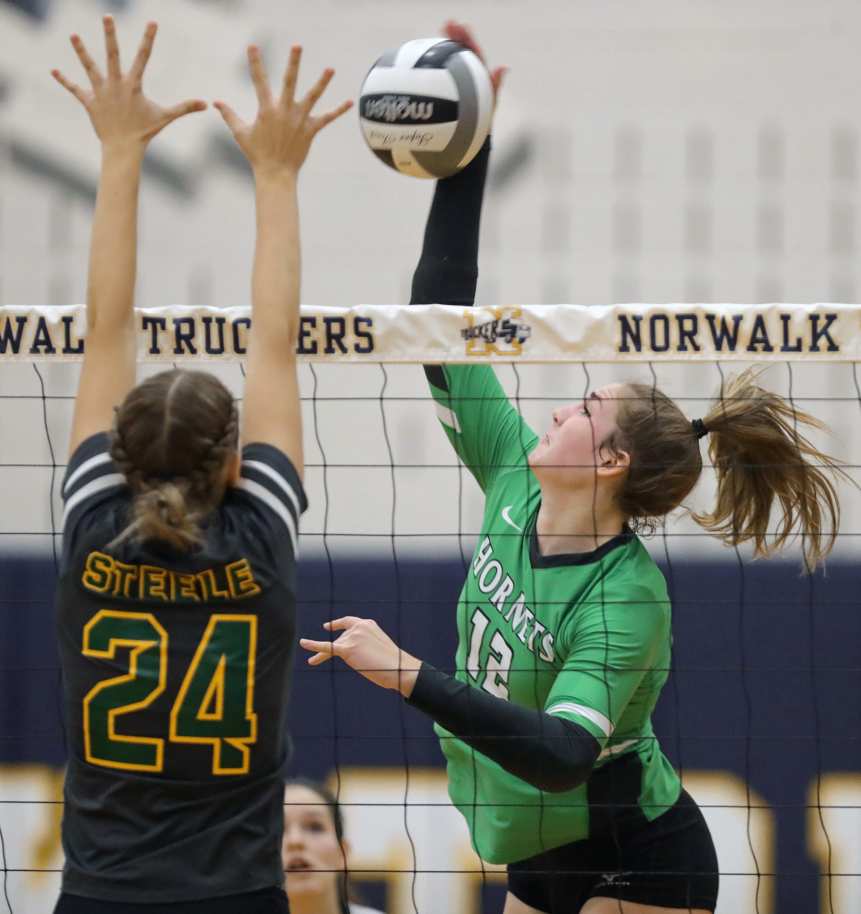 Highland advances to Division I volleyball regional final