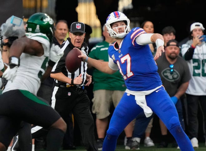 Buffalo Bills quarterback Josh Allen (17) tried a 4 down and 21 pass but it was incomplete to ice the game for the Jets at MetLife Stadium.