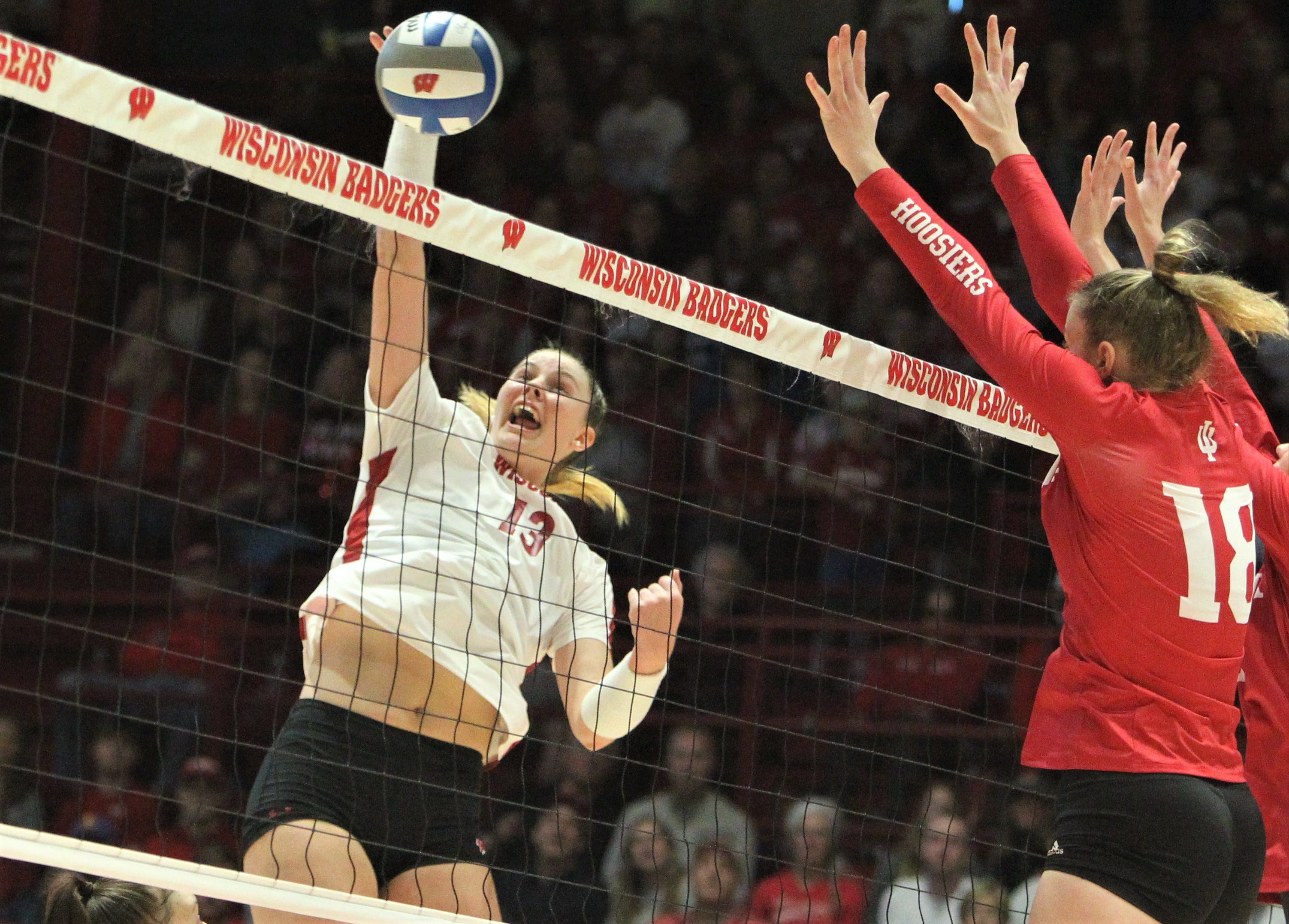 Wisconsin volleyball fights off upset bid, remains tied for first