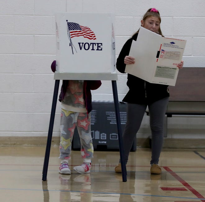 Michigan political election results 2022: The most up to date 3 Gracie Divine checks her ballot, while her daughter Zarrah inspects her voting booth at the 6th precinct voting location at the Roseville Recreation Center on Tuesday, November 8, 2022.