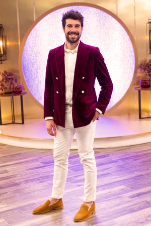 "사랑은 눈이 멀다" 참가자 Cole Barnett은 동창회에 적합합니다.