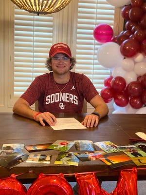 Cheboygan's PJ Maybank III officially signed to play men's golf for the University of Oklahoma on Wednesday morning. With the the official signing, Maybank joins one of the best golf programs in the entire country.