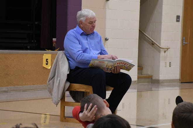 Sebring Village Mayor James Harp reads the book "Vote!" to students at B.L. Miller Elementary School during an Election Day visit to the school on Tuesday, Nov. 8, 2022.