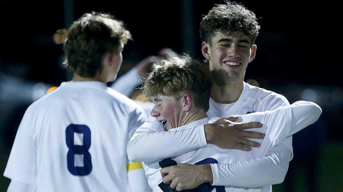 Cohasset boys soccer defeats Abington 3-2 in OT in sweet 16 of D4 state tournament
