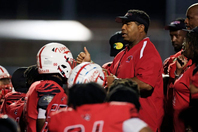 Andrew Jackson head coach Christopher Foy talks to the players after the Region 1-2M quarter-final football match on Friday November 1.  died December 11, 2022 at Andrew Jackson High School in Jacksonville.  The Riverside Generals eliminated the Andrew Jackson Tigers 20-13. 