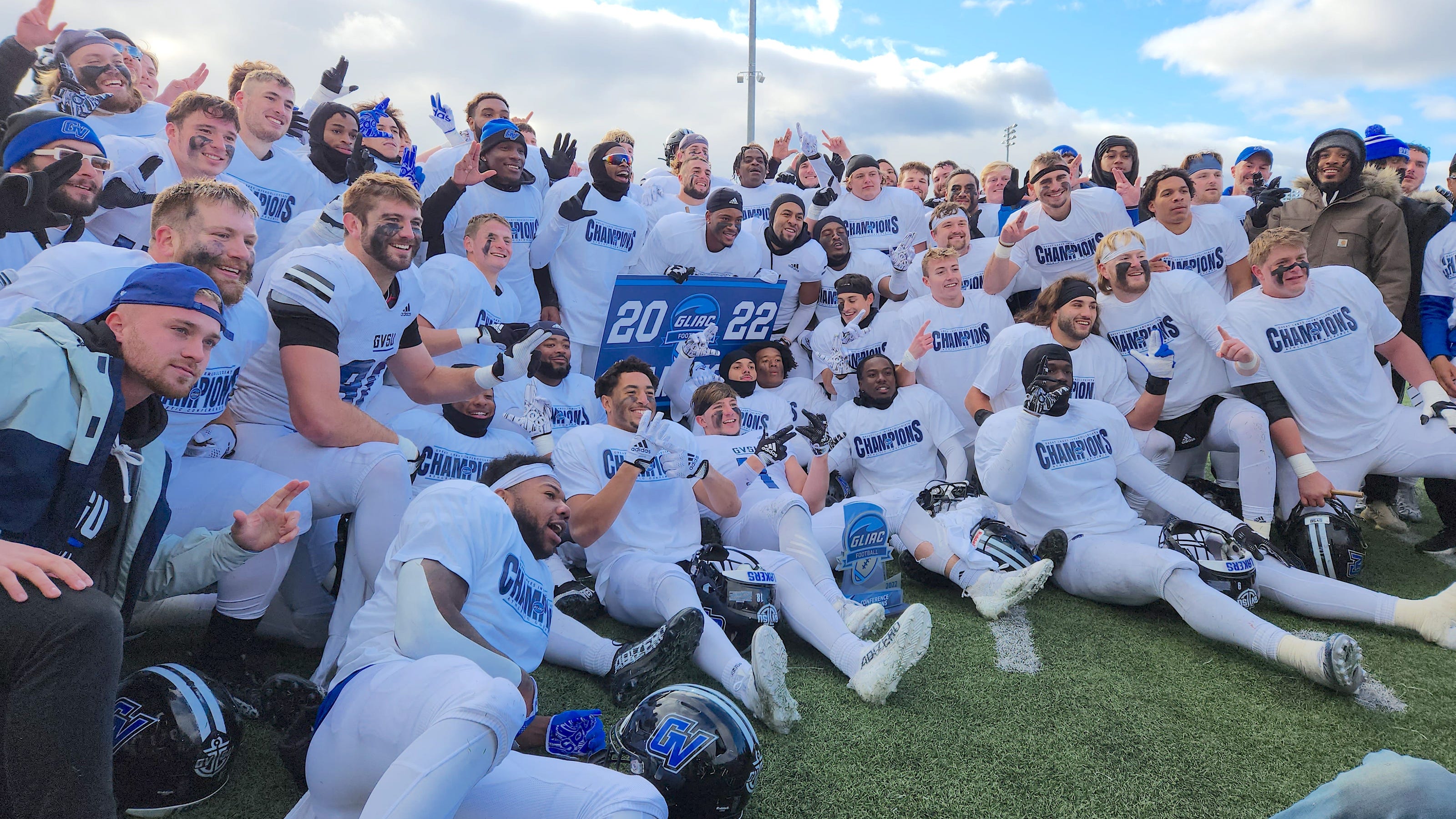 GVSU signs 32 football players to Scott Wooster #39 s first class GVSU signs 32 football players to Scott Wooster #39 s first class