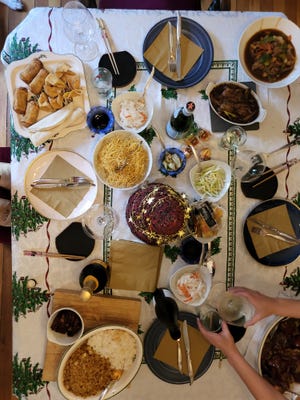 圣马修斯谢尔比维尔路 4302 号 Oriental House 的各种菜肴。