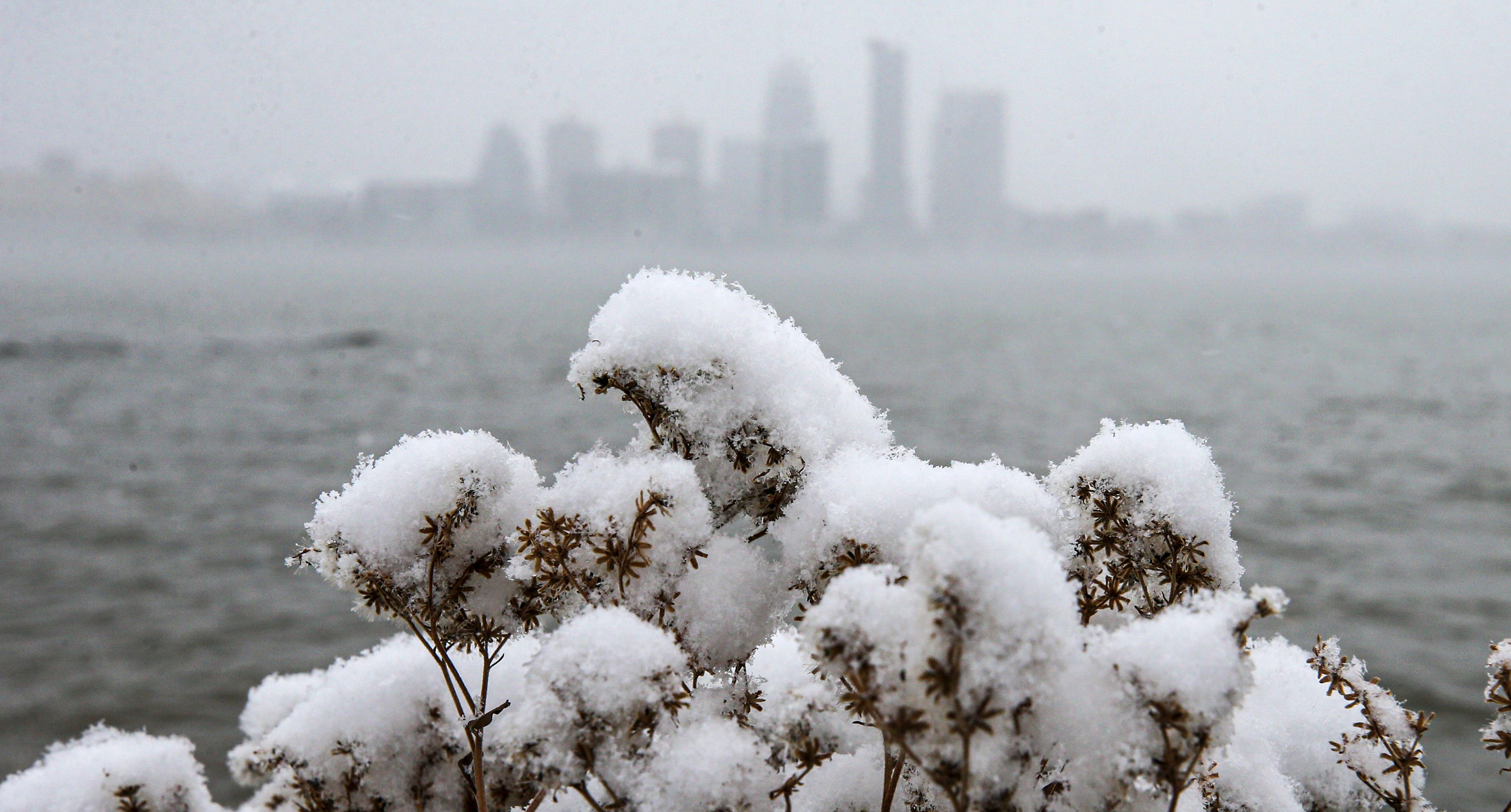 Snow in Louisville Accumulation will stay through Christmas weekend