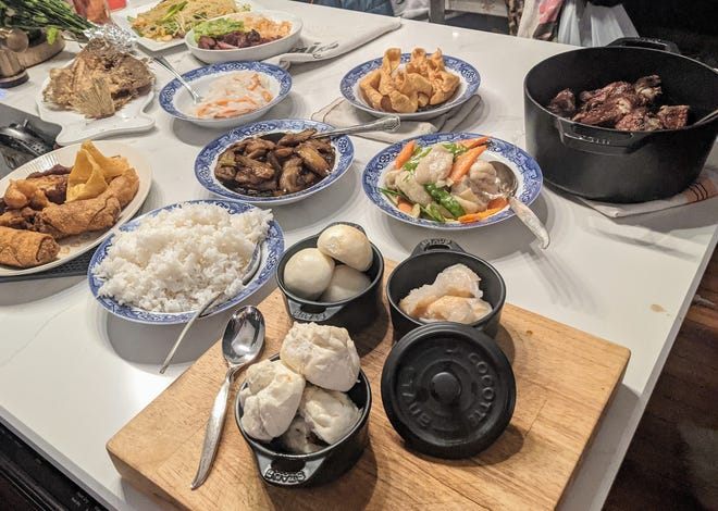 圣马修斯谢尔比维尔路 4302 号 Oriental House 的各种菜肴。