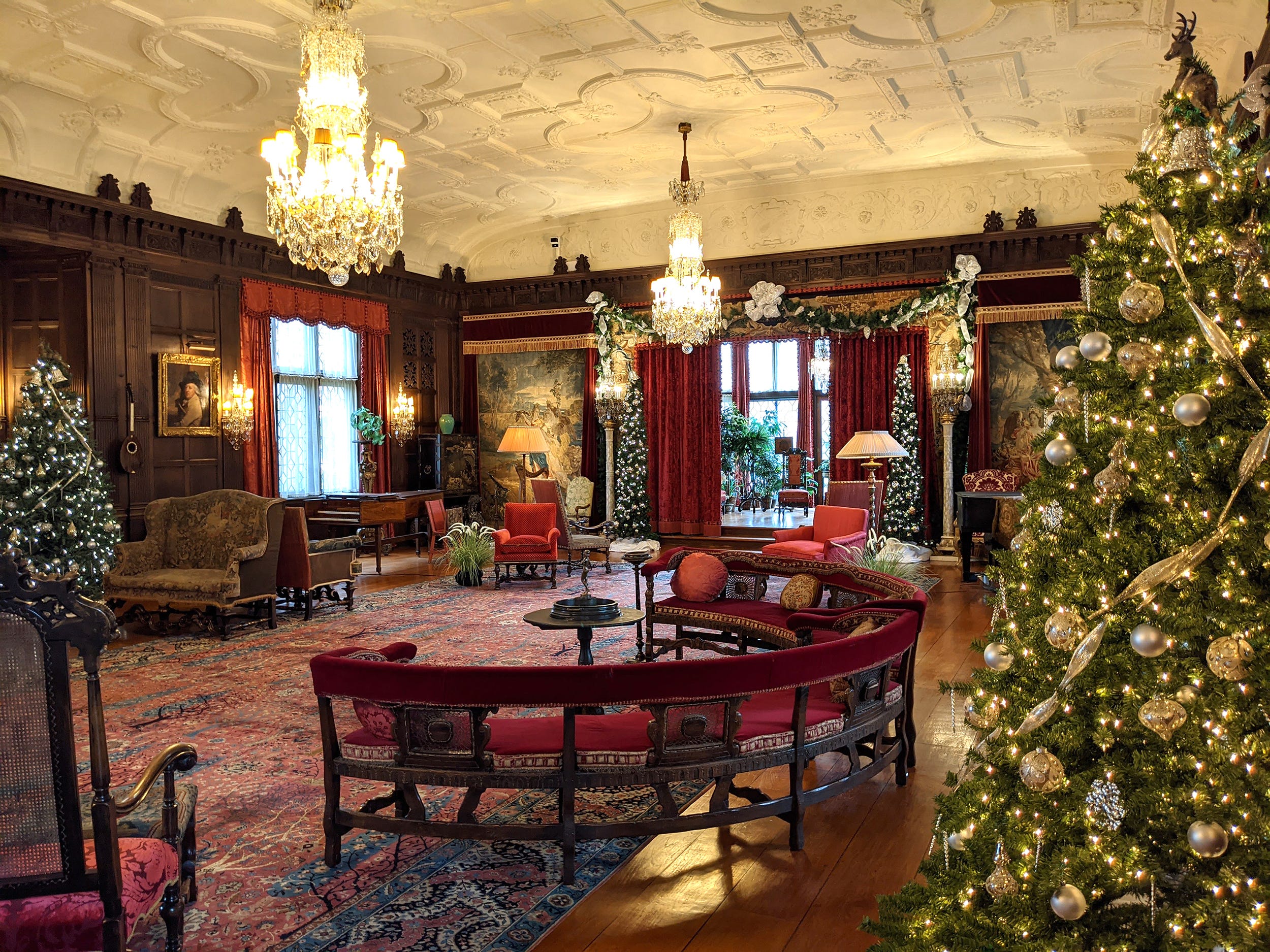 Akron's Stan Hywet Hall & Gardens comes to life at Christmas