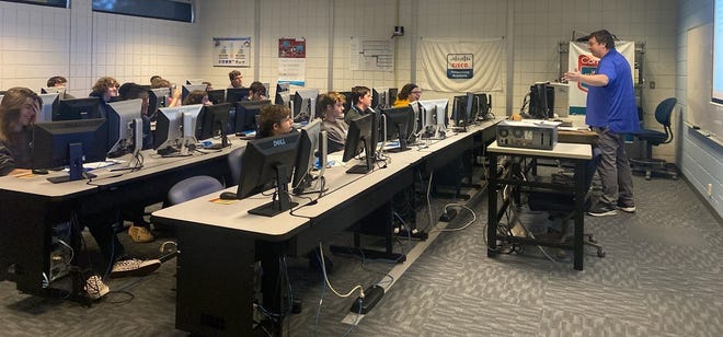 Faculty Joe Woughter presents to a group of students.