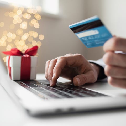 Ordering Christmas presents, online payment. Onlin