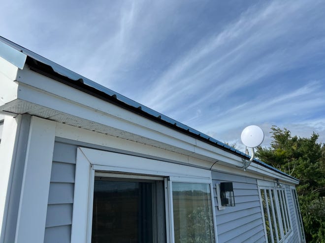 Exeter High grad behind startup offering affordable high-speed internet Airwave uses radio frequencies to provide low-cost, fast internet service.