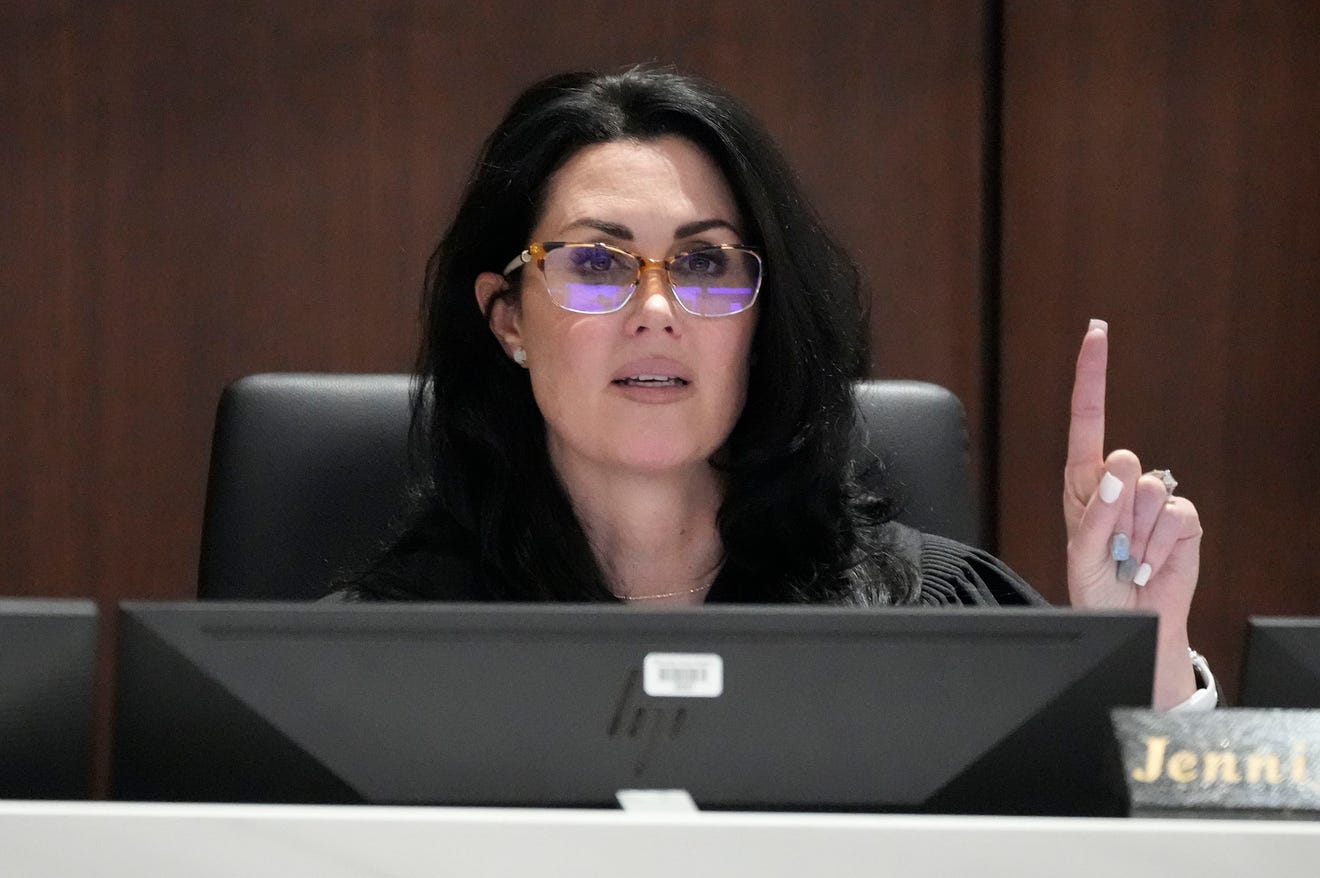 Waukesha Judge Jennifer Dorow to run for Wisconsin Supreme Court Waukesha Judge Jennifer Dorow to run for Wisconsin Supreme Court