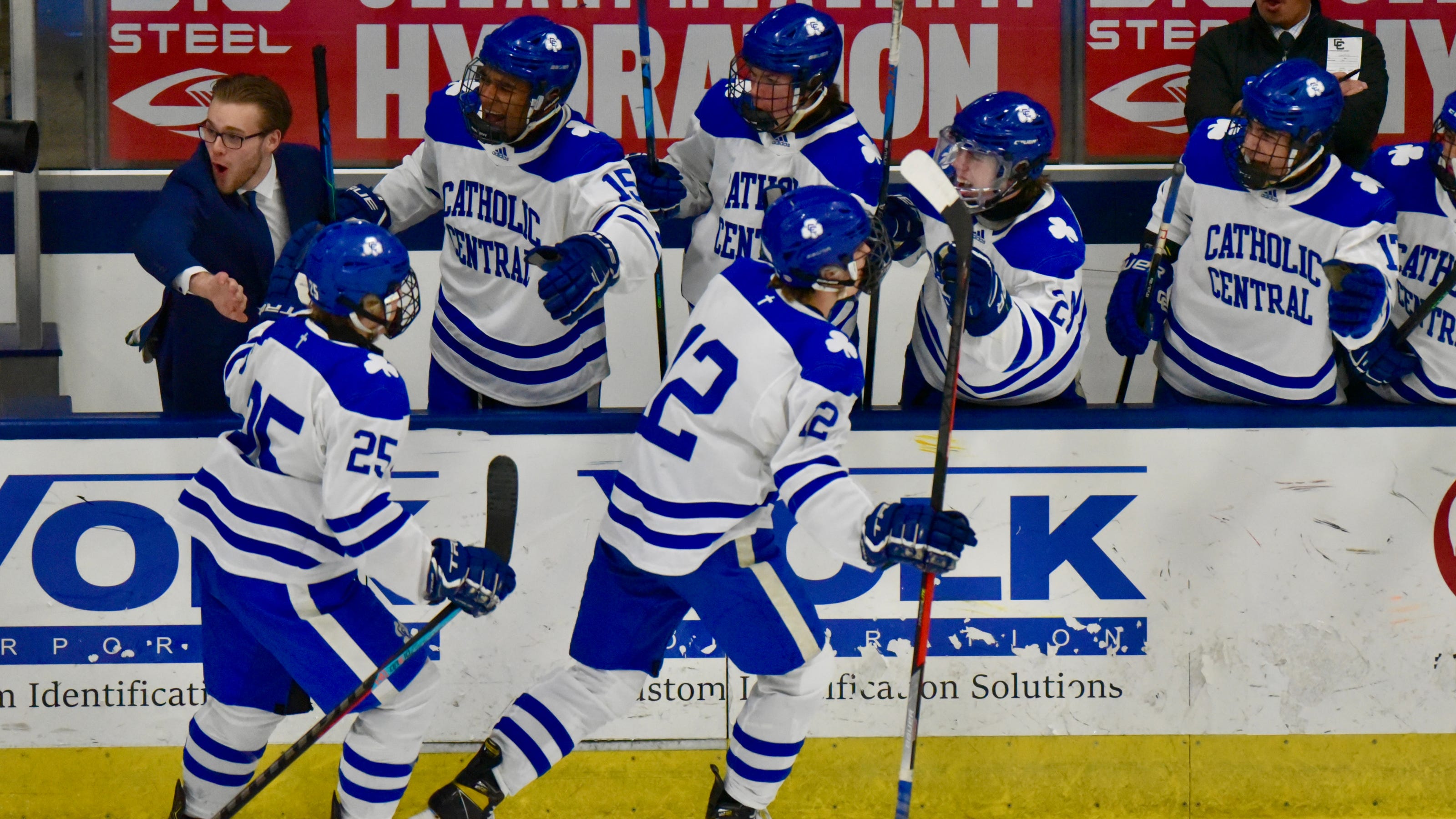 Detroit Catholic Central hockey downs Hartland in state champs battle