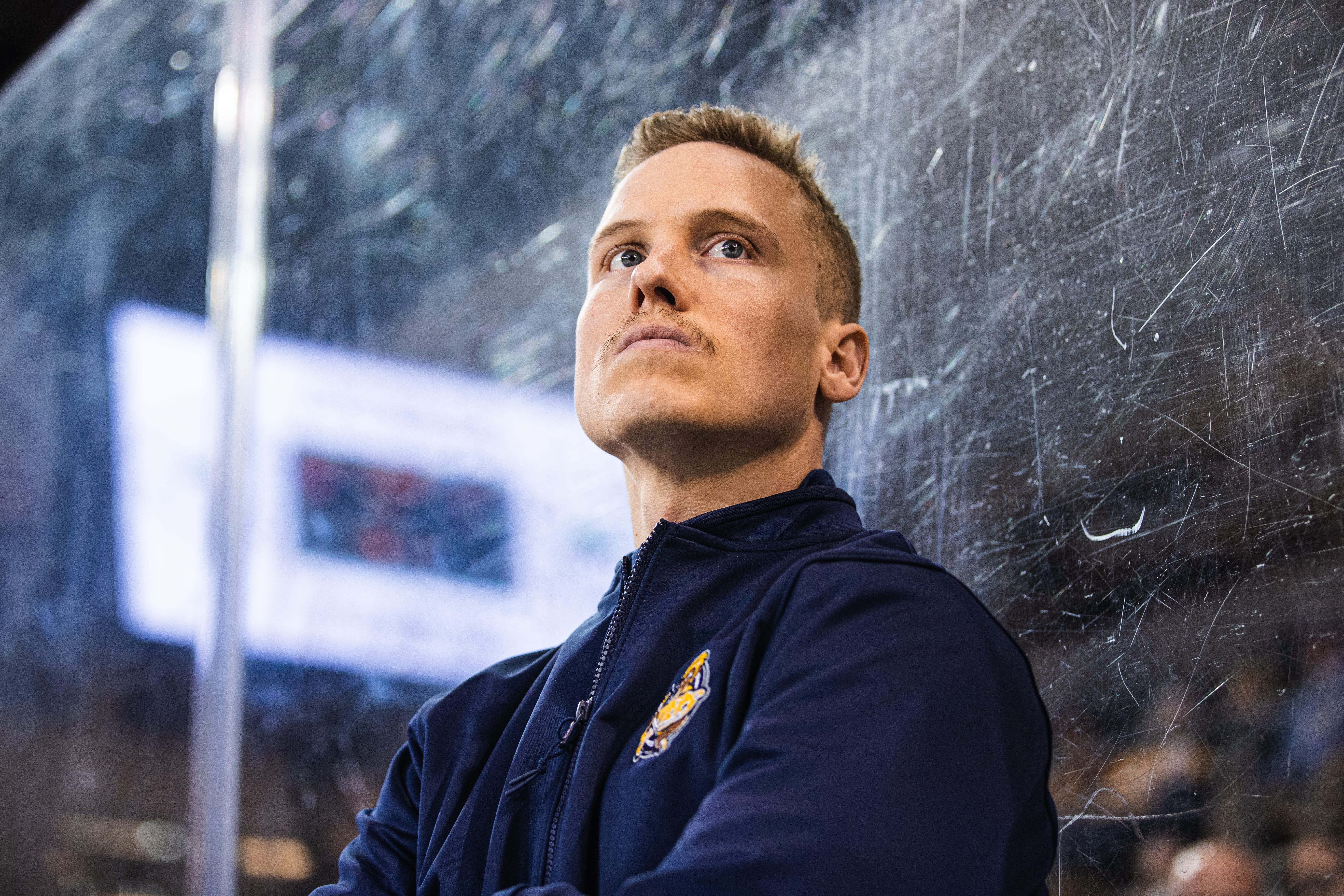 erie-otters-game-night-behind-the-scenes-staff-helps-ohl-team