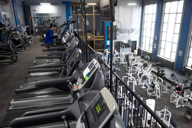 While gyms provide dedicated space, home workouts offer more flexibility. When deciding what's best for you, experts say using your time and equipment to maximize efficiency is the key to a great workout, wherever you decide to do it.