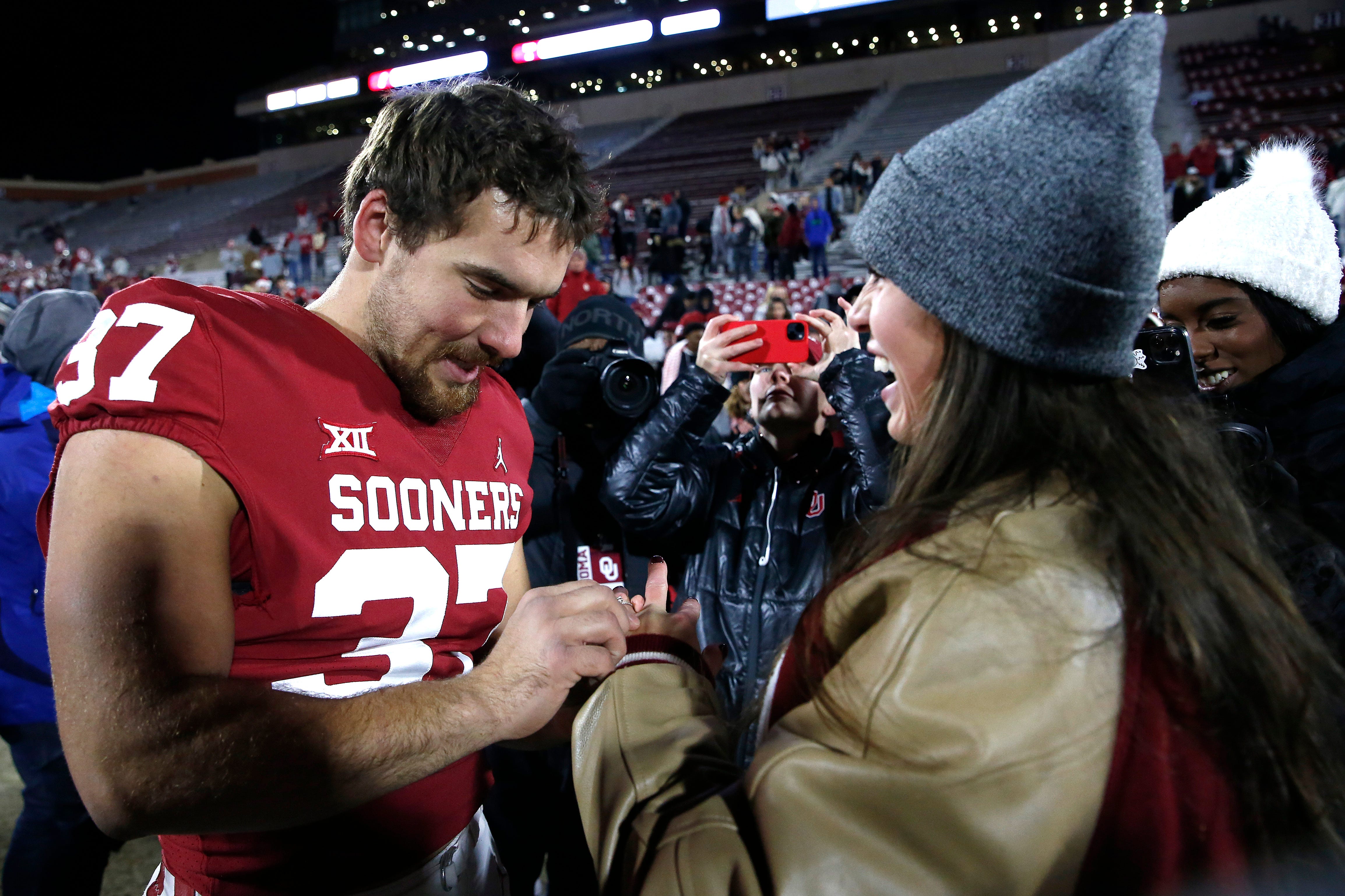 Oklahoma's Michael Turk proposes to Sooner softball star Grace Lyons