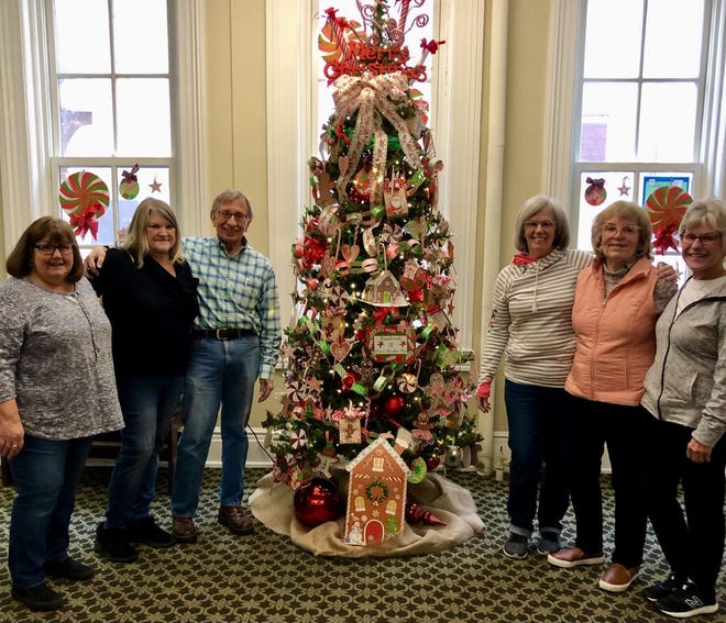 The members of Eden’s Garden Club who decorated the tree are (from left): Maureen Pfiester, Debbie Day, David Heilman, Chris Kosal, Liz Bohland and Rose Walker.