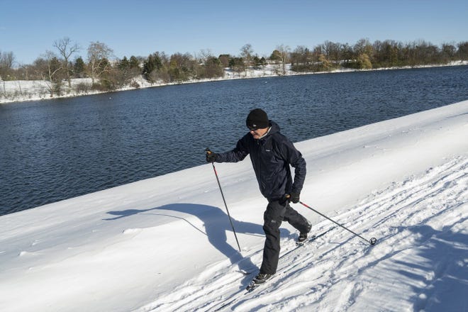 David Frothingham cross country skis in the aftermath of two days of Lake Effect snow, along Hoyt Lake in Buffalo, N.Y., Sunday, Nov. 20, 2022.