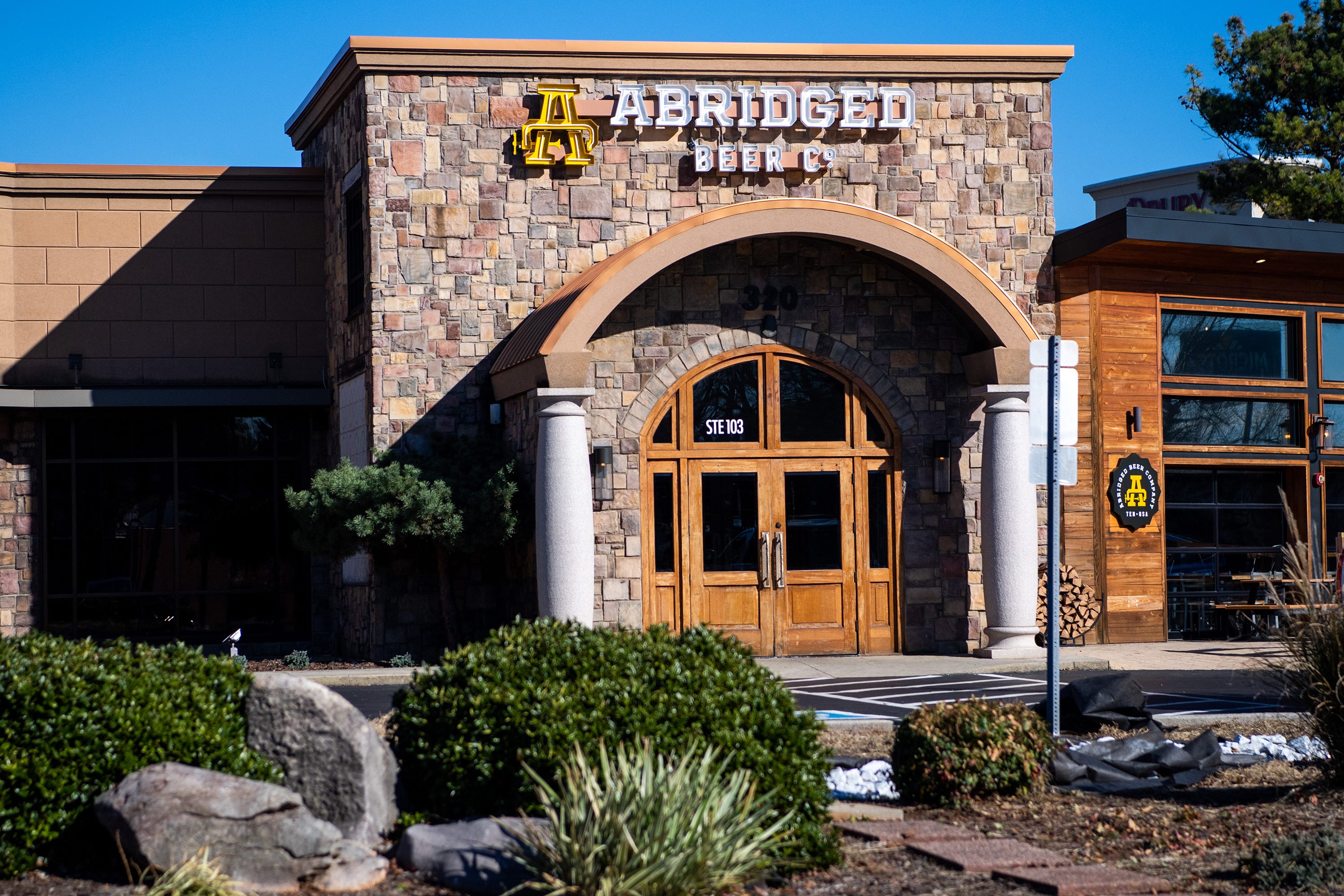 Guide to local breweries and beer in Knoxville, Gatlinburg, Maryville