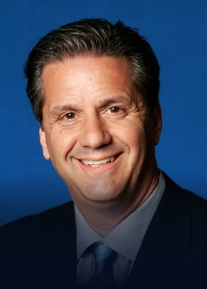John Calipari , capo allenatore della squadra del campionato nazionale di basket maschile dell'Università del Kentucky 2012