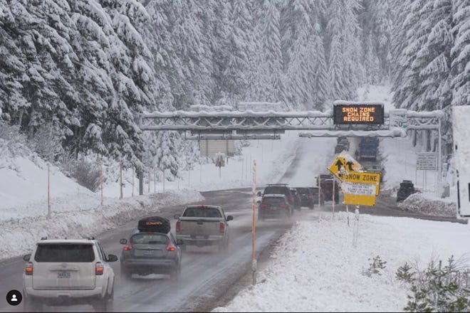 Heavy snow on Oregon mountain passes to affect spring break journey