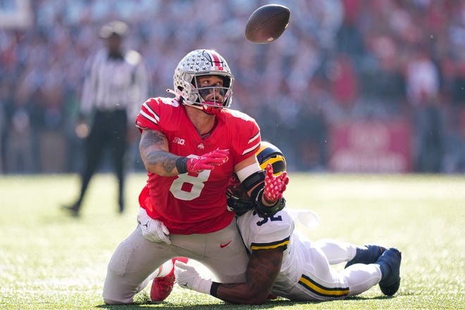 Ohio State tight end Cade Stover fails to catch a pass while being defended by Michigan linebacker Jaylen Harrell.