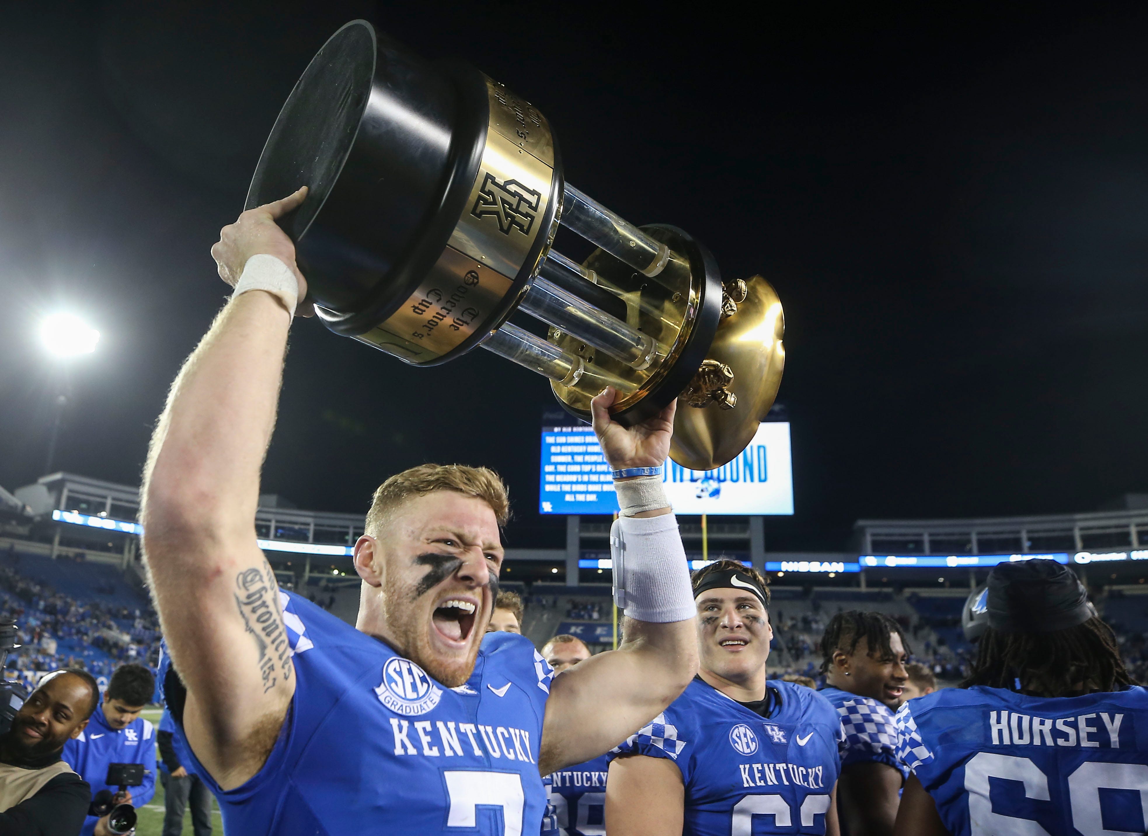 Kentucky football vs. Iowa in Music City Bowl Score prediction