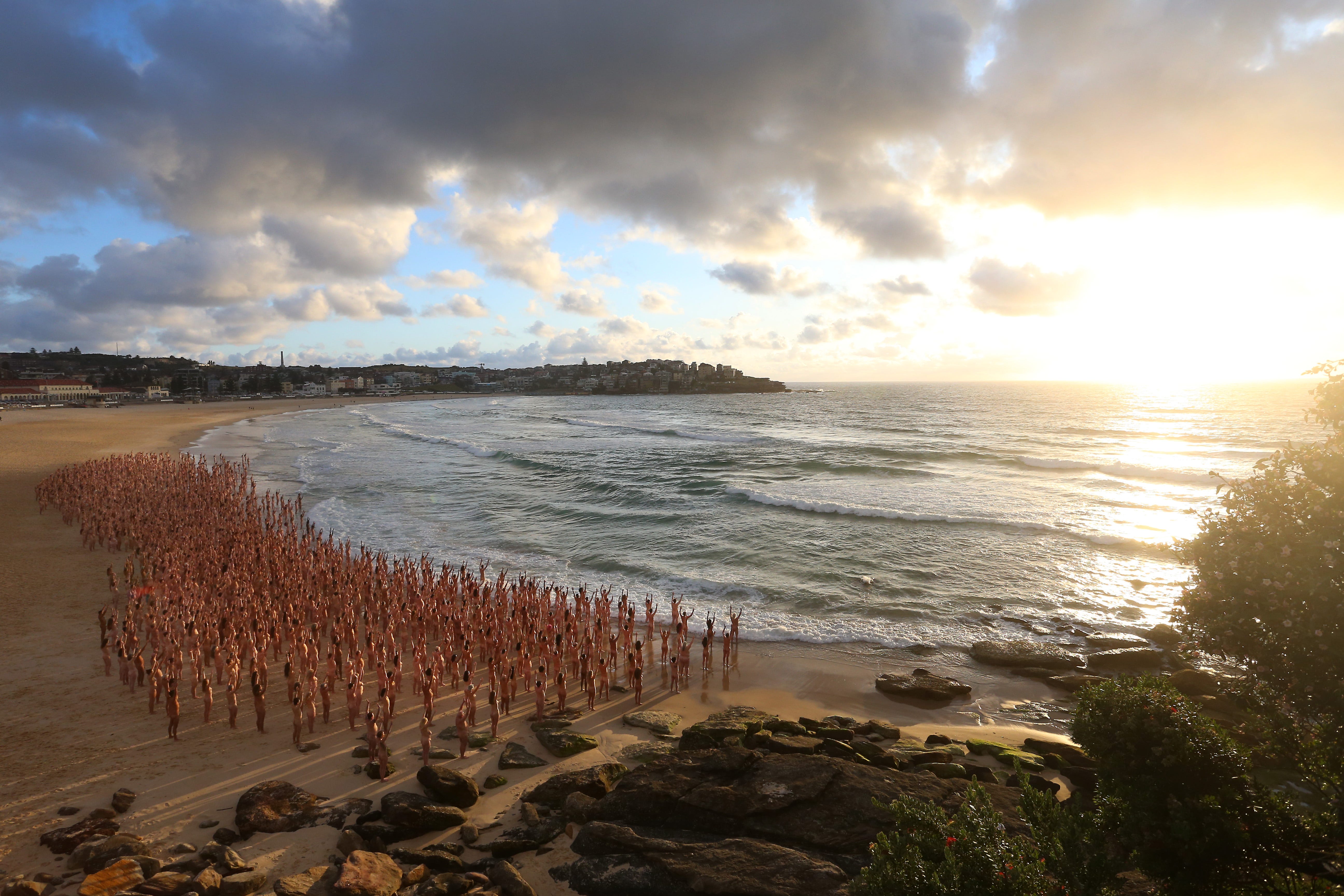 Beach Nude Girls - Thousands pose nude at Australian beach in Spencer Tunick photo shoot