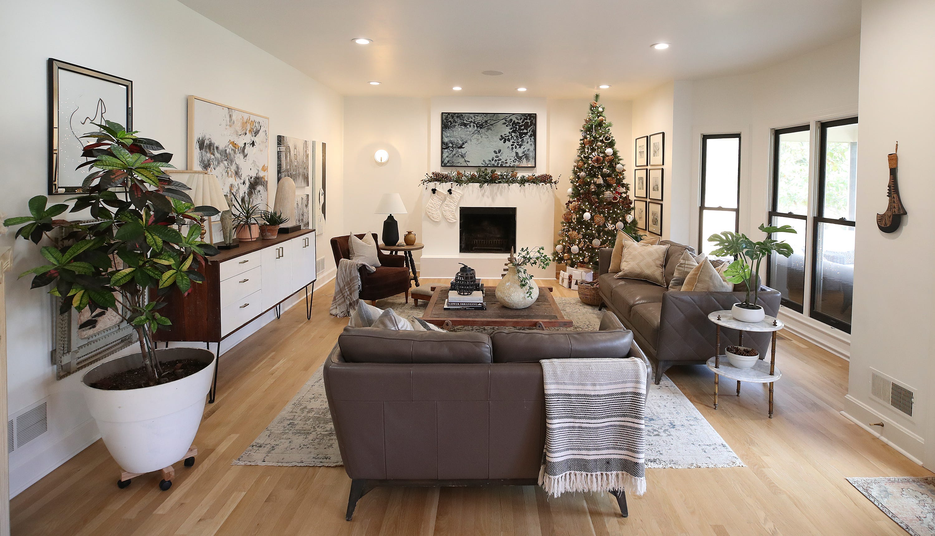 Louisville Mockingbird Gardens home features sleek Christmas décor
