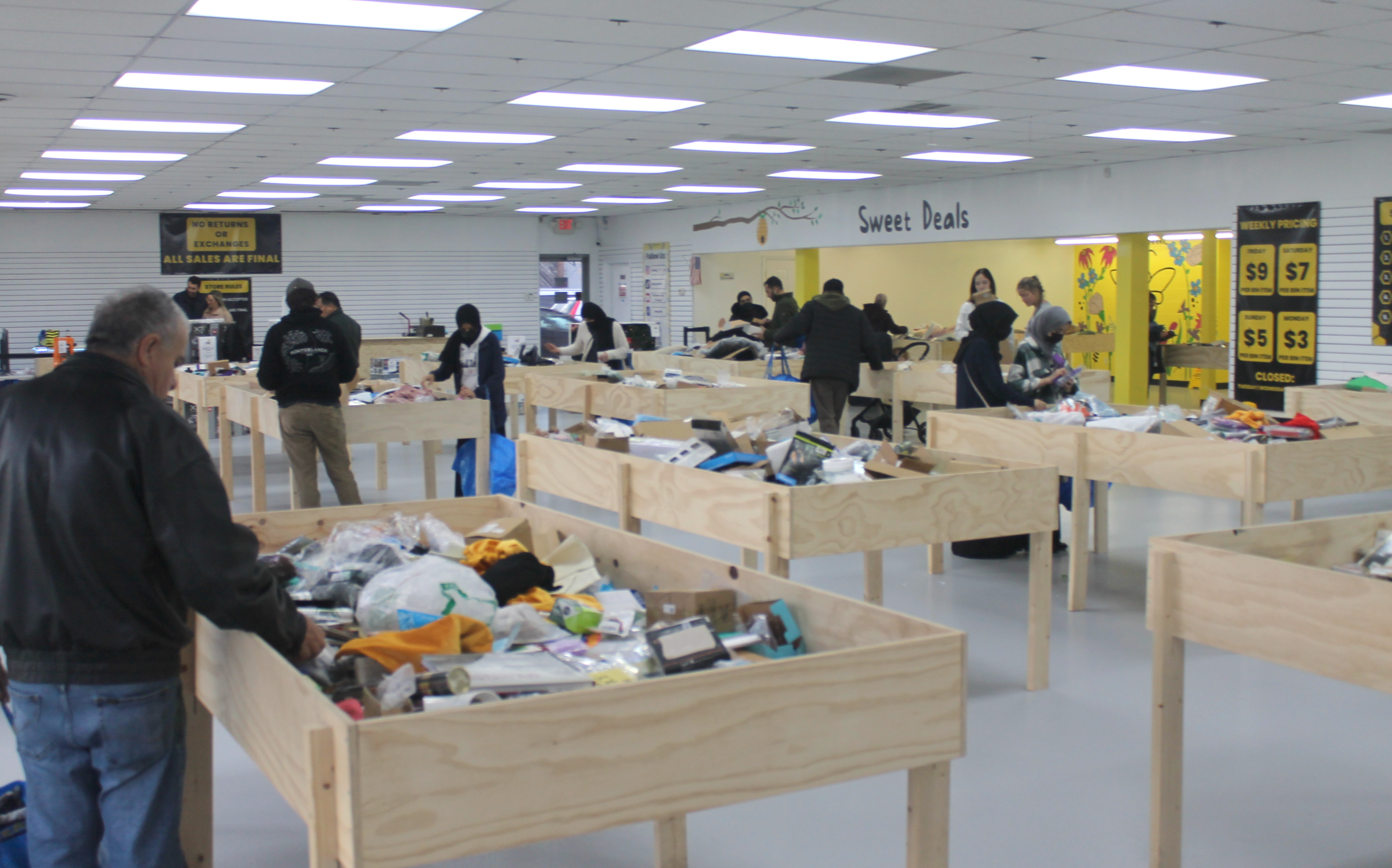 Honey Bins opens in Livonia selling overstock items at discount price