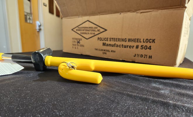 Ohio State University's student government distributed dozens of steering wheel locks to students Wednesday as part of an initiative to help reduce car theft in the area.