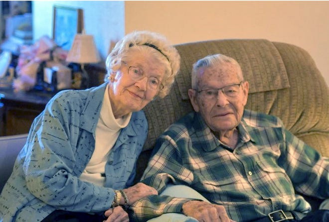 Juanita and Ned Robinett kept busy throughout their 68 years of marriage. One of their favorite pastimes was golf, which their doctor said attributed to their health and happiness.