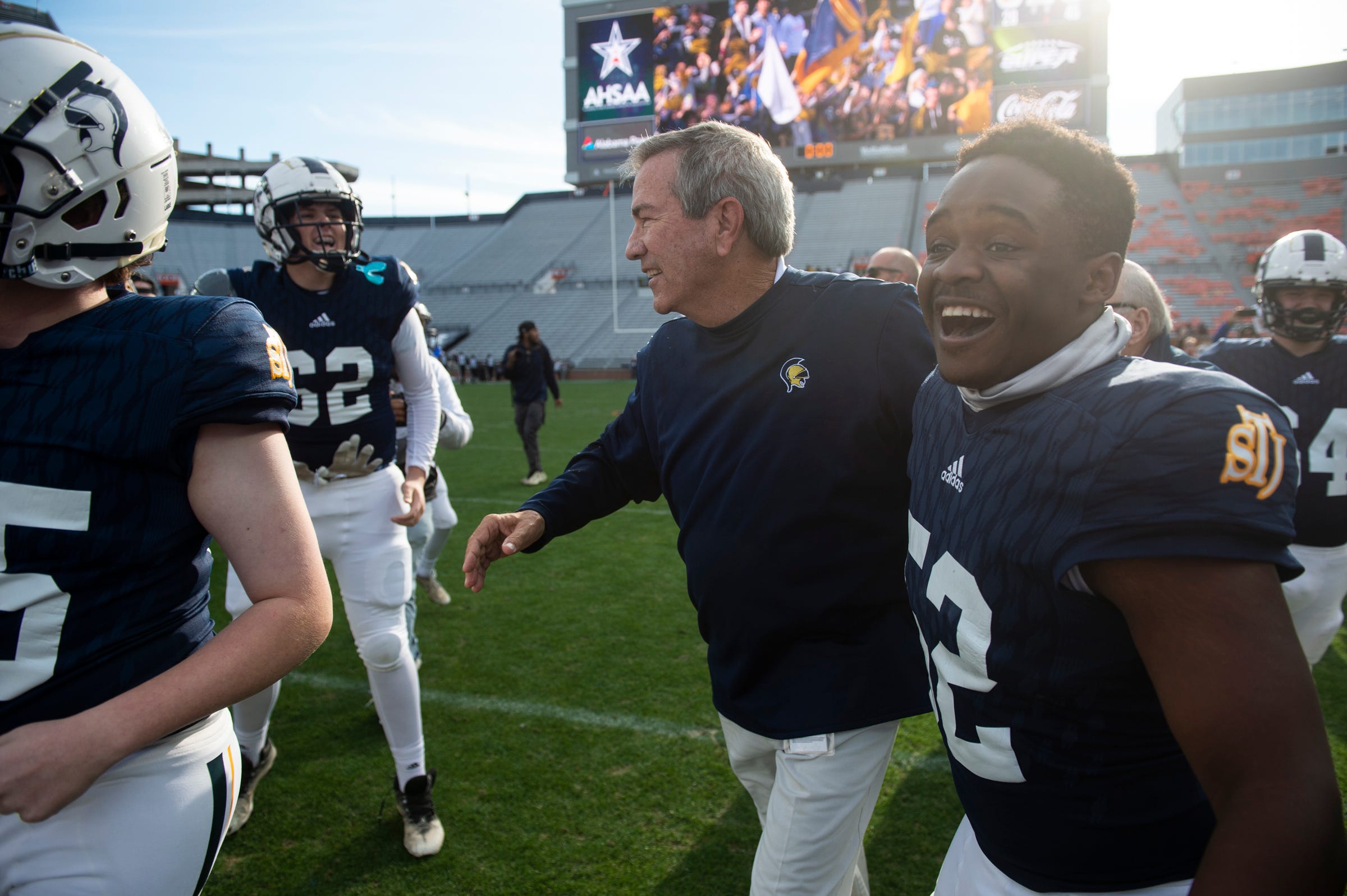 AHSAA Hall of Fame football coach Jimmy Perry retires after capping 43-year career with first state title
