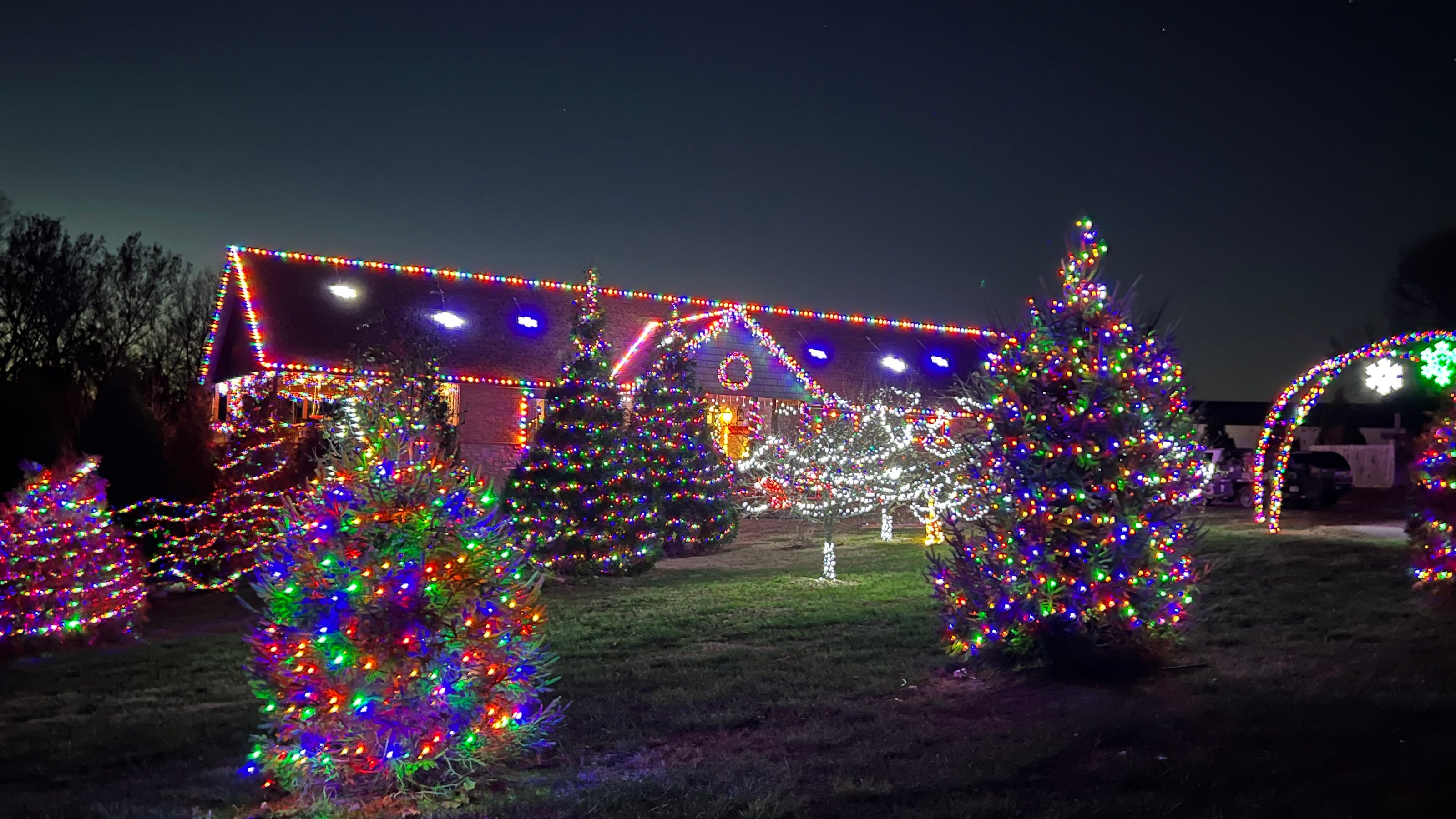Over 35 Christmas light displays near Springfield, MO to see in 2025