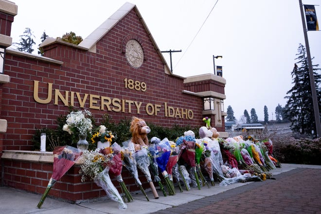 The University of Idaho community mourns the loss of four students through a spontaneous memorial at the entrance to the campus. (Photo by Garrett Britton, University Visual Production)